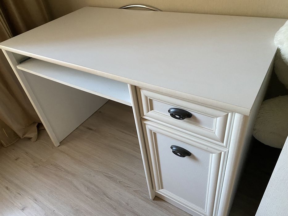 Продам письменый стол