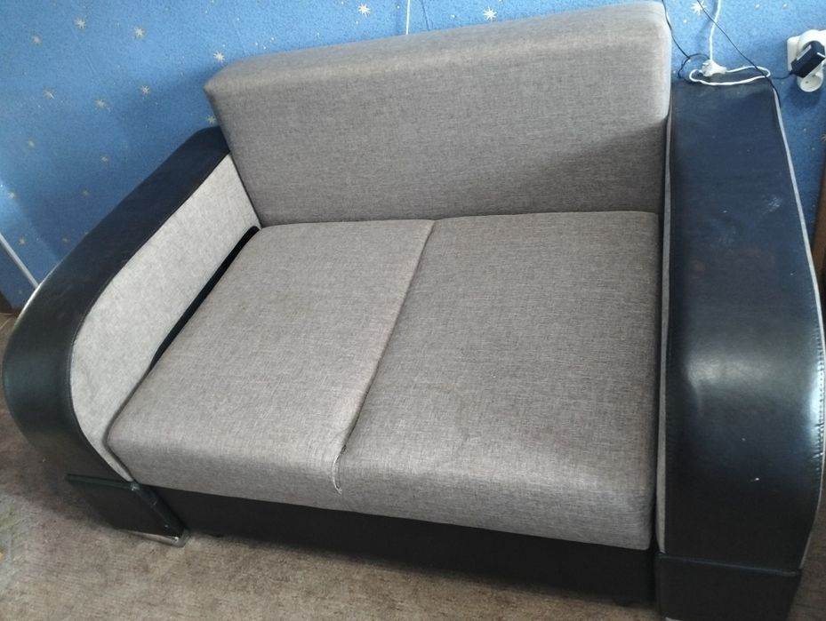 Диван кровать с подушками