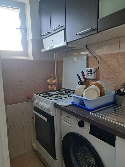 Închiriez Garsonieră 16 mp Decomandată Bld Primăverii 7B Podu Ros Renovată complet și Utilată nou Ieftină la Întreținere  Persoană Fizică