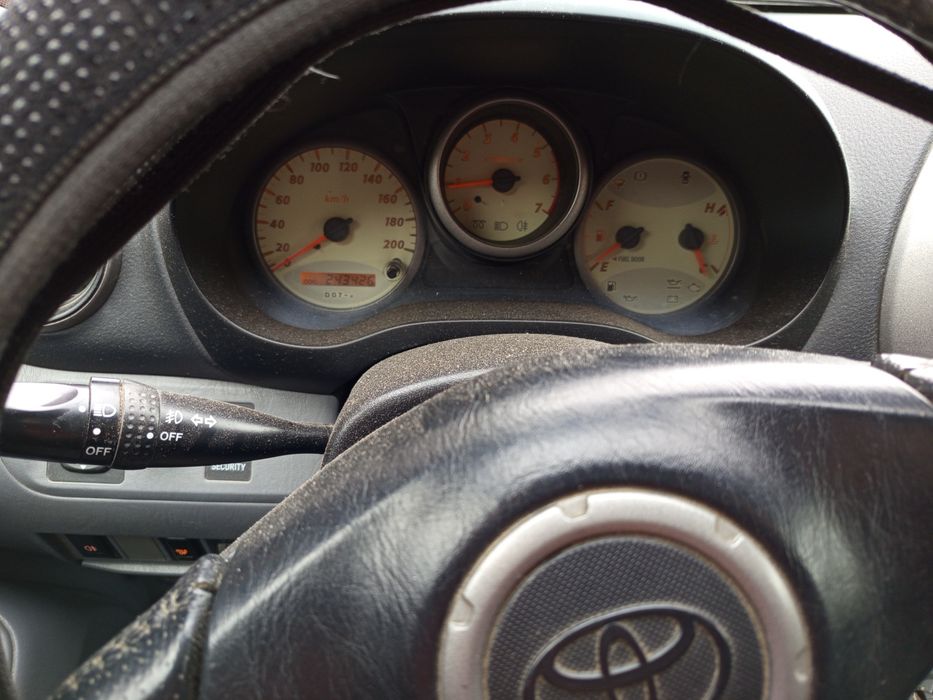 Toyota RAV4 anul 2003