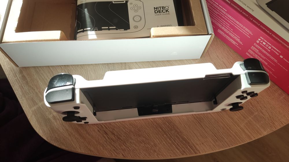 Nitro Deck за Nintendo Switch OLED