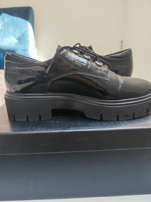 Pantofi negri femei cu sireturi