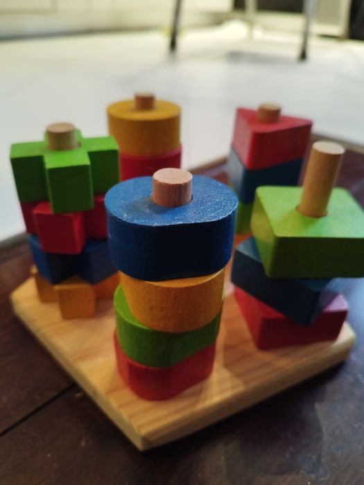 Интерактипвни детски играчки, пъзели, пумпал, низанка