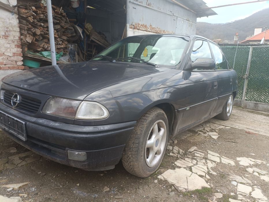 Опел Astra F - на части