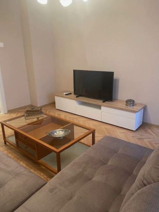 Дава се под наем Тристаен апартамент в София, Стрелбище - 90 кв.м за 896.58 € - Снимка #1