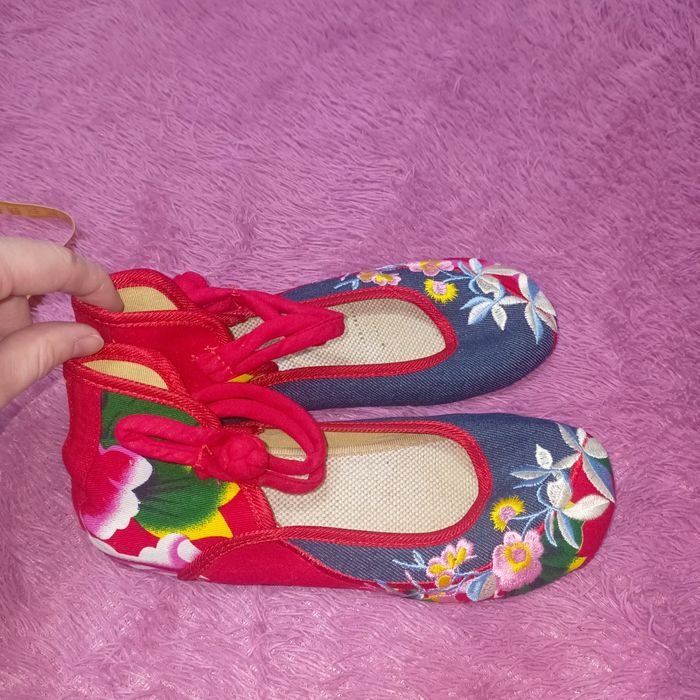 Продам новую обувь.