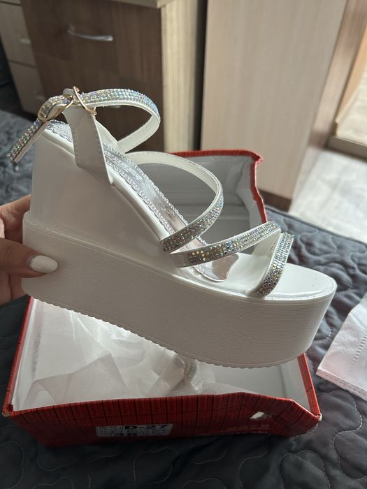 Новые босоножки на платформе