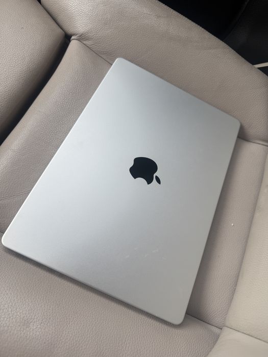 Macbook pro 14 m2pro