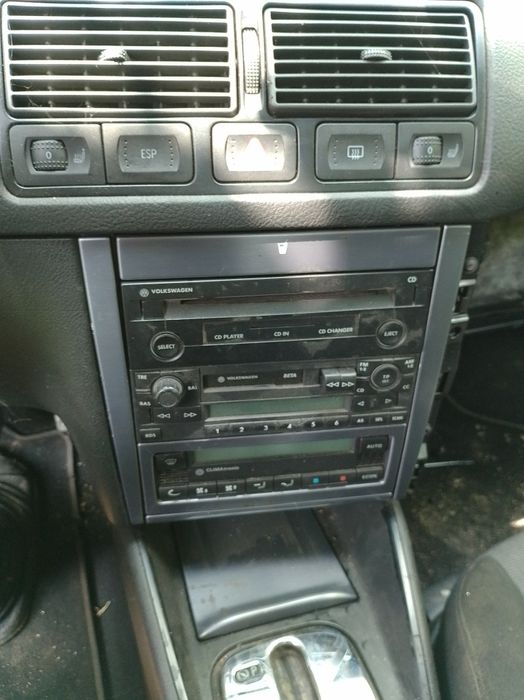 Dezmembrez Golf 4 1.4 16v in 2 usi/4 usi