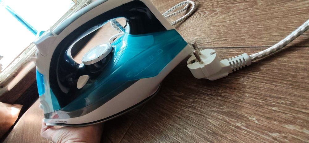 Продам абсолютно новый утюг