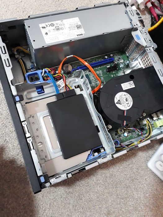 Unitate pc dell i3 gen6 ,8gb ddr4 ,ssd 128gb