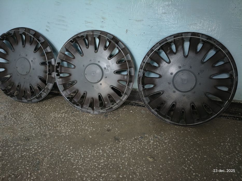 Vând 3 capace jenți de 15'