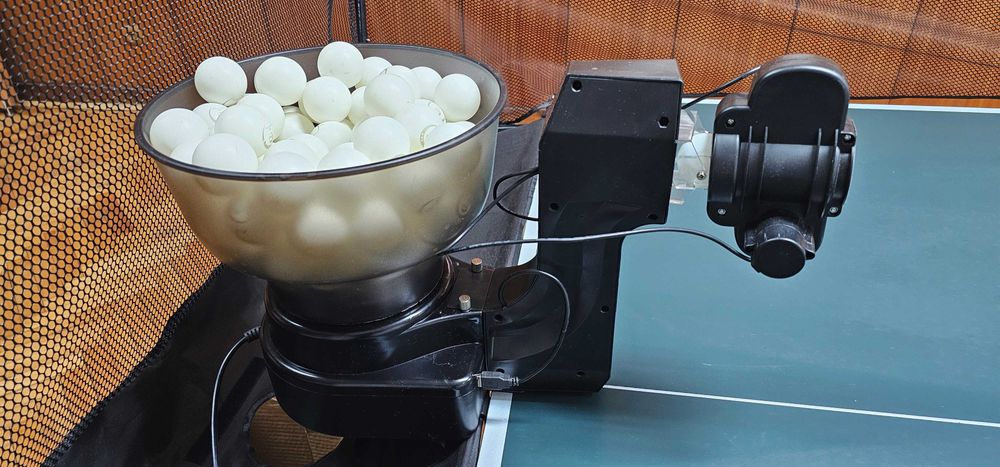 Робот за тенис на маса - тренажор