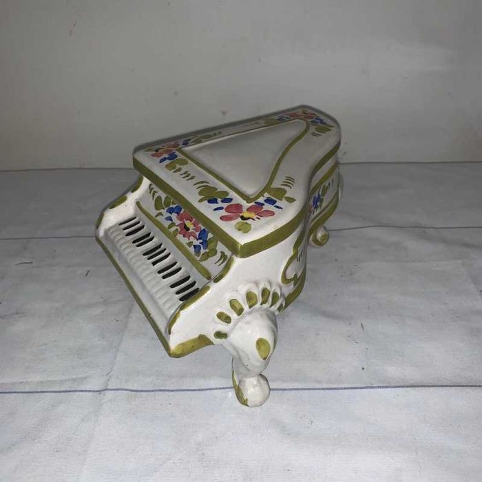 Caseta bijuterii pian