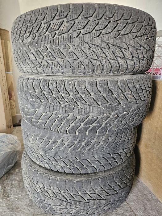 Продам шины 215/55/17