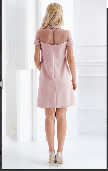 Елегантна рокля в цвят пудра