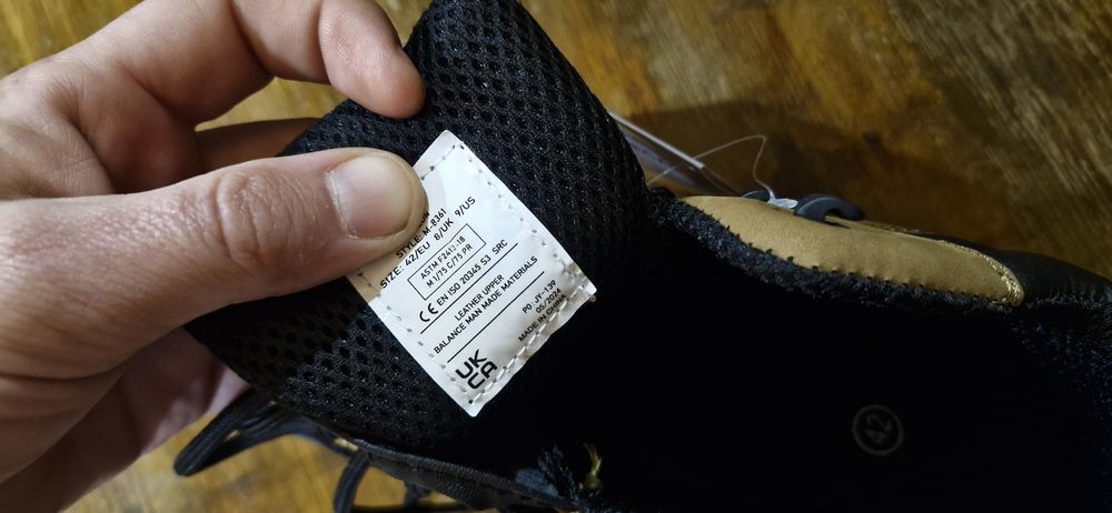 Продам рабочие ботинки.