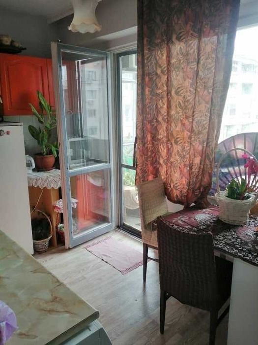 Дава се под наем Едностаен апартамент в Бургас, Изгрев - 42 кв.м за 255 € - Снимка #2