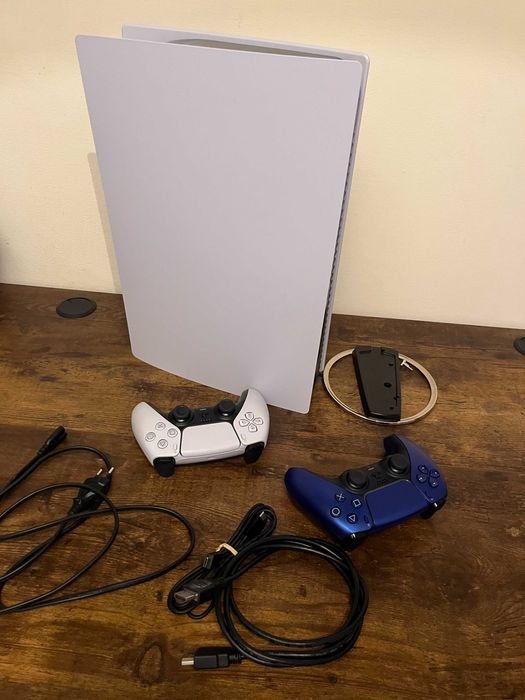 PlayStation 5, Digital, 1TB + 2 Controllere DualSense