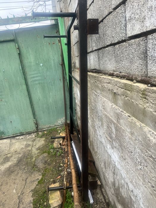 Каркасная делезная кровать