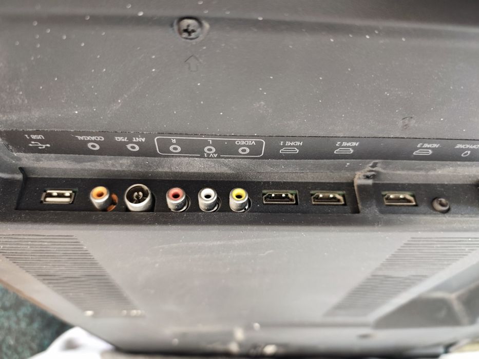 Телевизор Hisense 102 см.