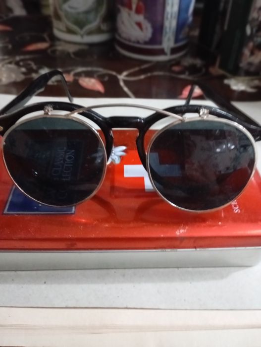 Сувениры, свеча, подставки для карандашей