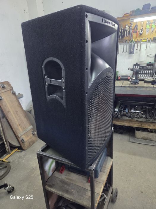 Колонка музыкальная со стойкой