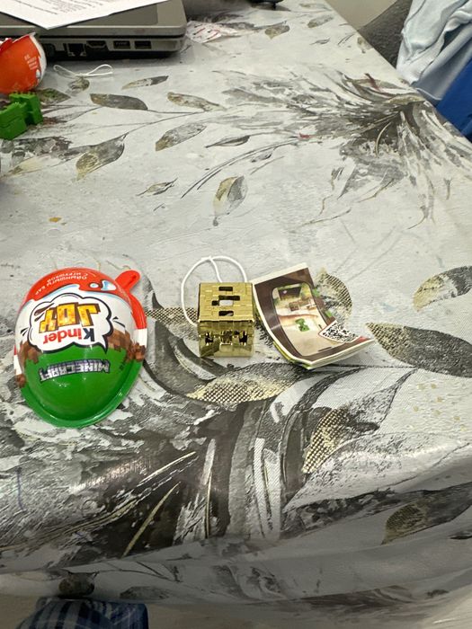 Киндер джой золотой блок с линеей только получил идёт с инструкцеей