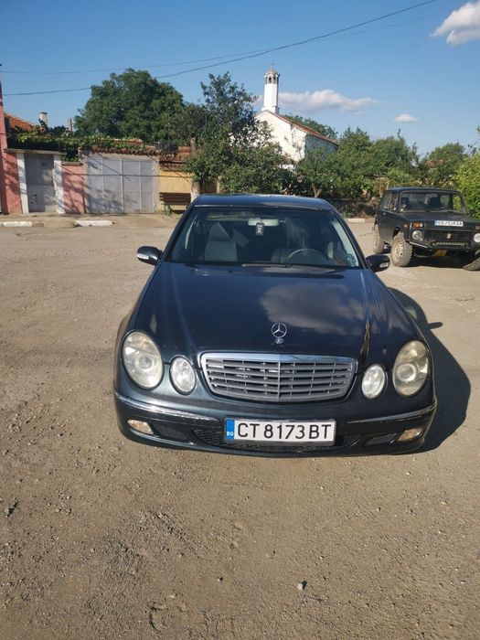 Продавам Мерцедес Е класа
