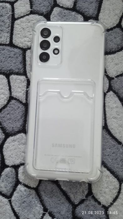 Ему 2 месяца,новенький с чехлом