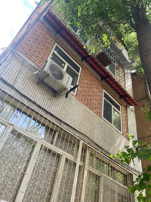 Установка козырьков над  окнами быстро и качественно.