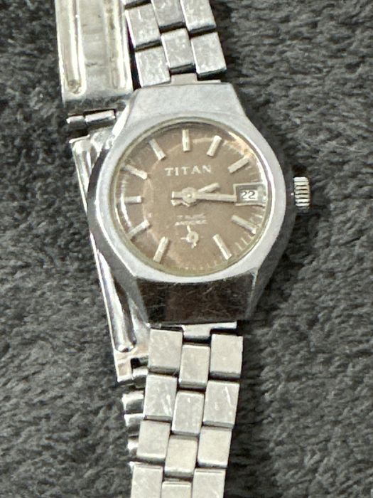 Ceas dama mecanic Titan 17 rubine, antichoc