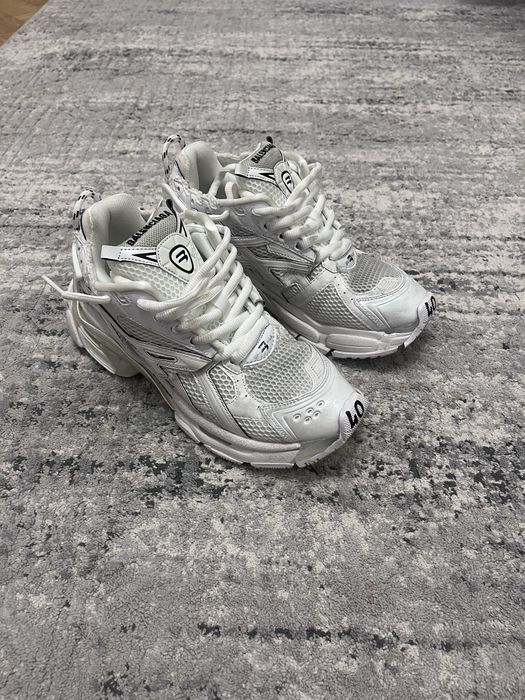 Продам Balenciaga Runner белые