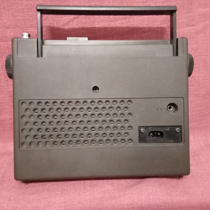 Aparat de radio nou.