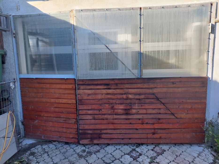 Poartă pentru magazie