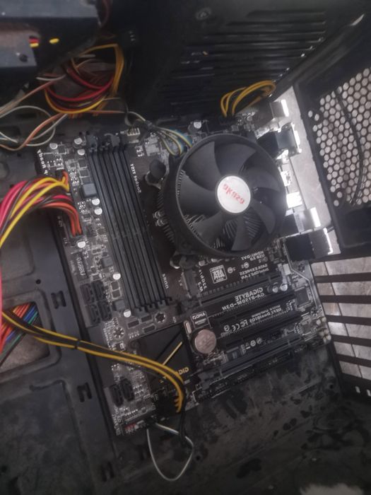 Vând kit urgent ddr 4  în stare foarte bună fără defecte ascunse