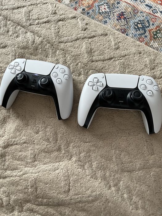 Продам PlayStation 5 + 2 геймпада + 6 игр