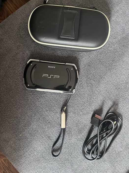 Продам приставку PSP Go