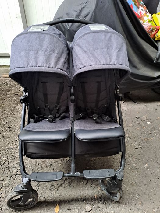 Количка за близнаци
