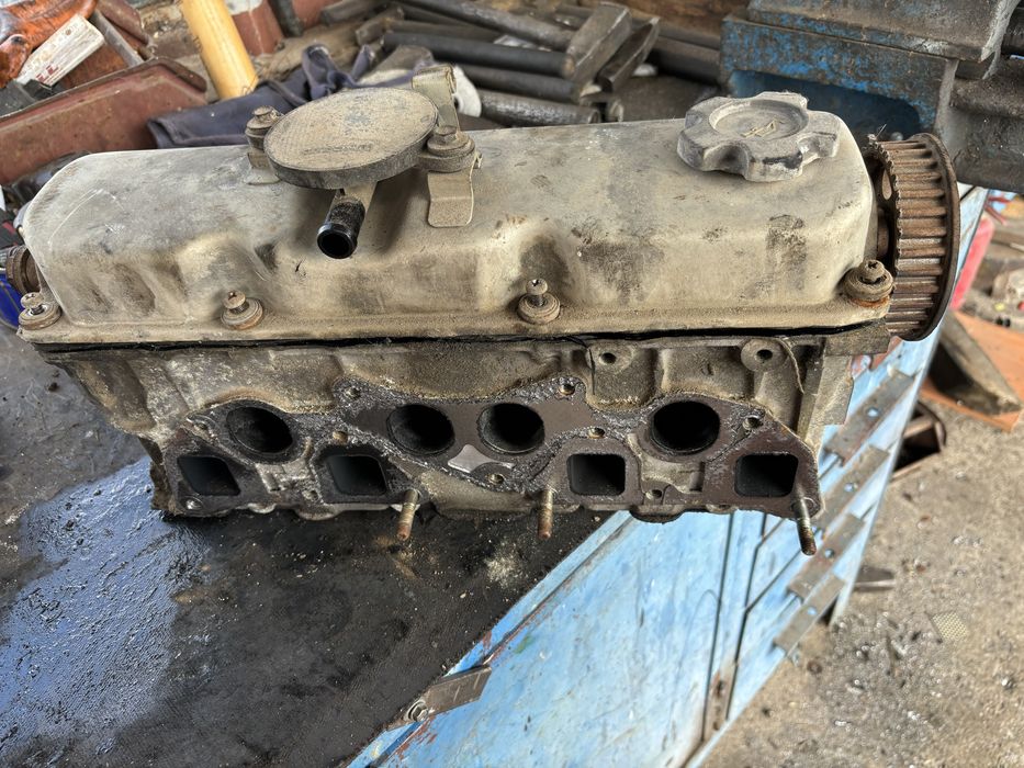 Глава Нисан Примера 2.0 дизел Р10.Глава блок колянов вал