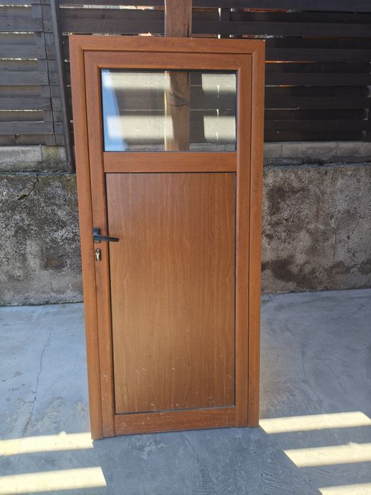 Алуминиева врата златен дъб