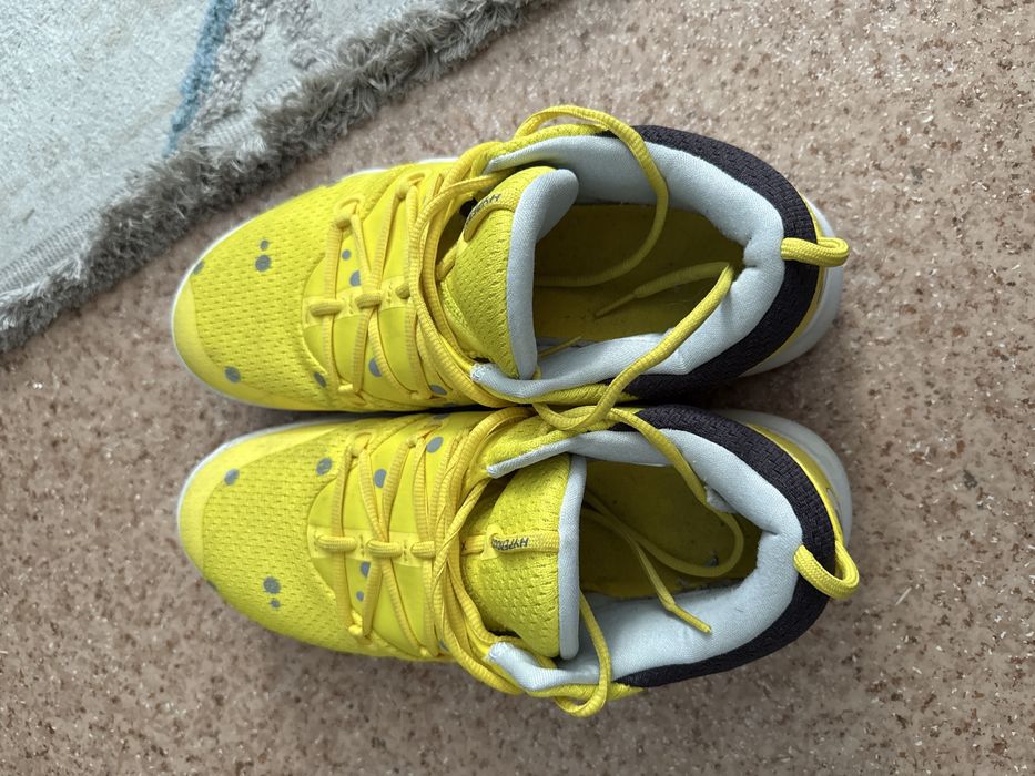 Кроссовка для волейбола.