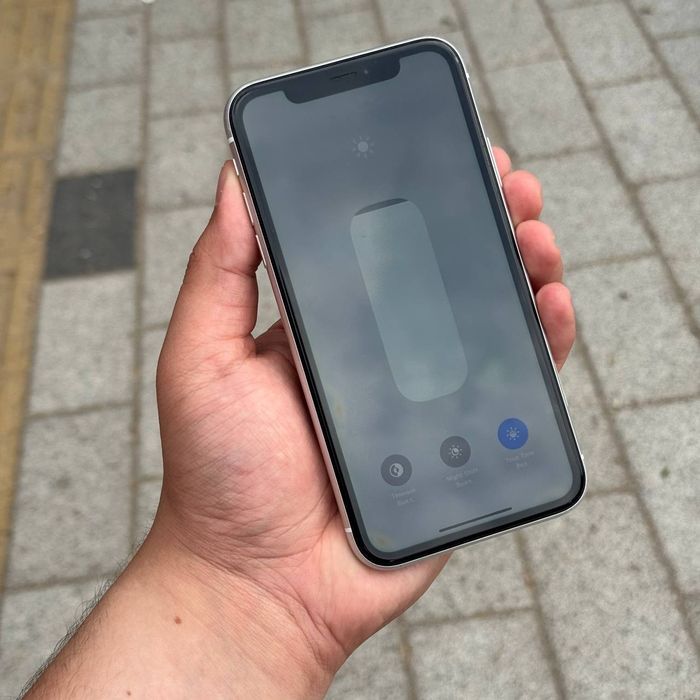 Iphone xr 64gb 115$ srocni