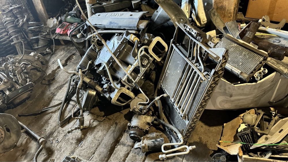 БМВ 728 продам по запчастям