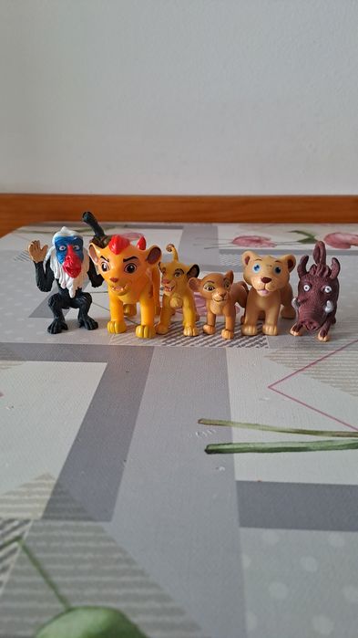 Figurine și jucării Disney.