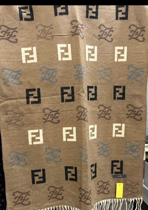 Продам палантин(шарф)