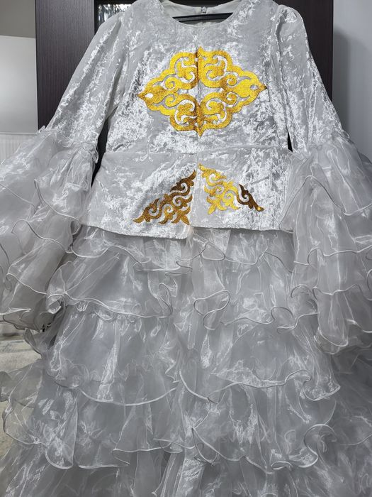 10000 Ұлттық көйлек