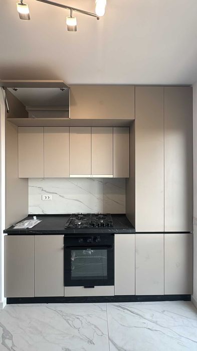Vand mobila bucatarie noua culoare bej cu negru - dimensiuni- latime 450/inaltime 250/adancime 60
