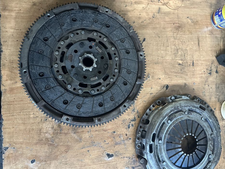 Комплект съединител  с демпферен маховик за VW Touran 1.9dti 105hp