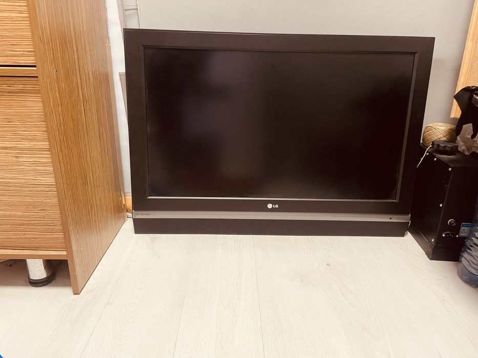 Продам телевизор срочно